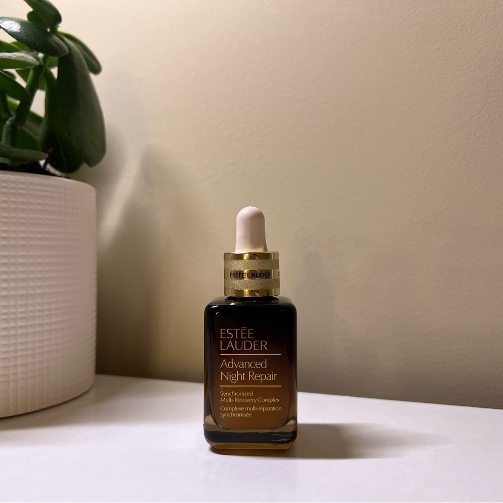 Estee lauder Advanced night Repair serum 30ml
Brand new